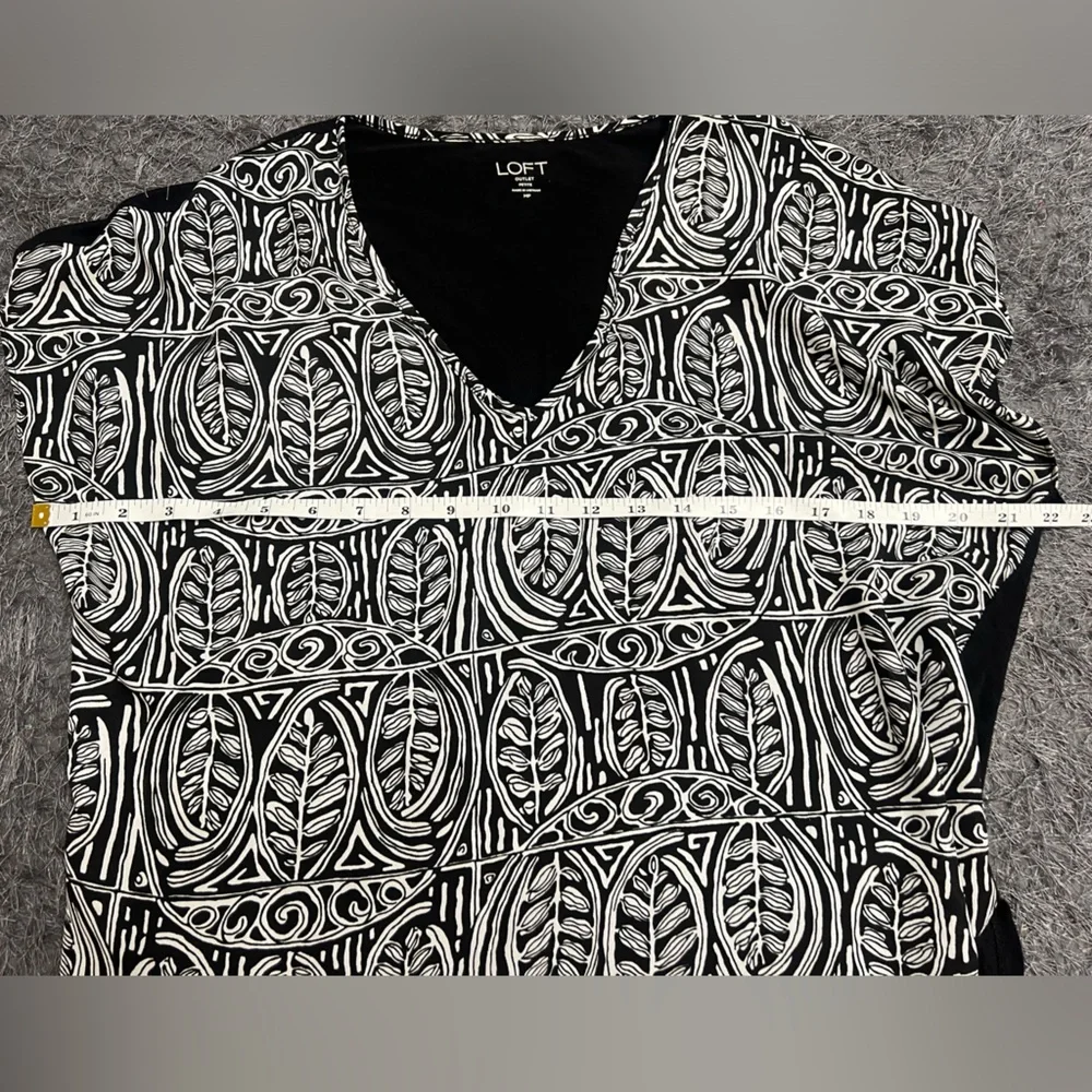 Loft Black & White Patterned Blouse! - Picture 9 of 13